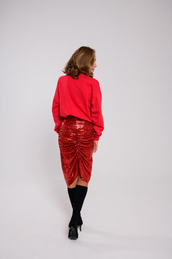 czerwona cekinowa spódnica