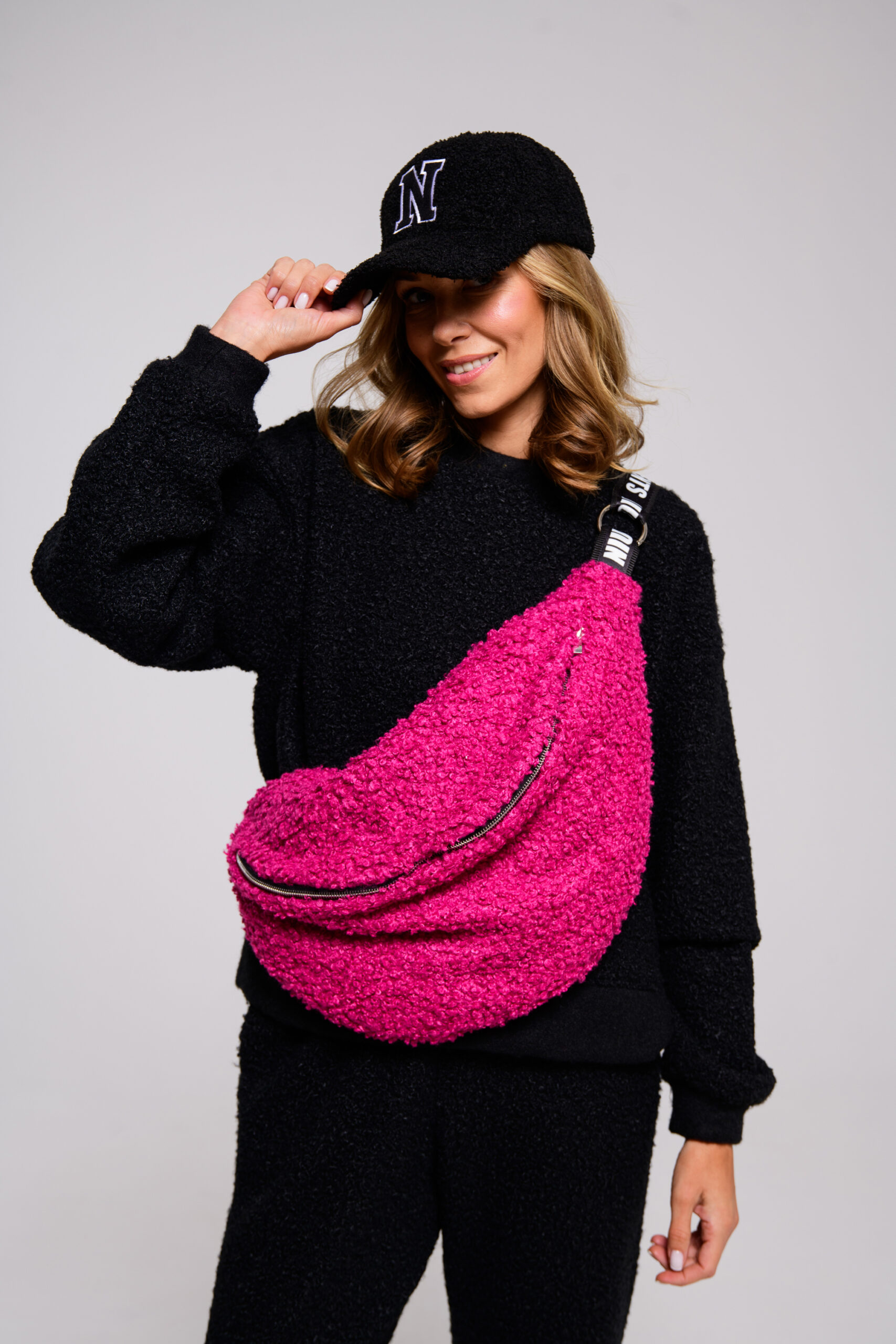 Pluszowa czapka z daszkiem