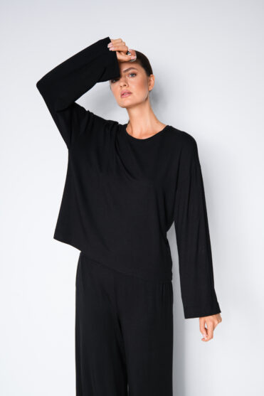 Czarna bluzka z modalu o luźnym kroju