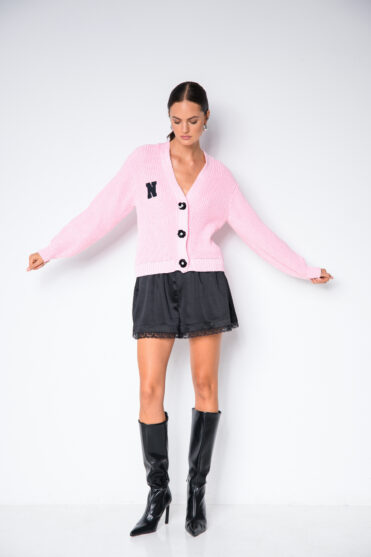 Czarne satynowe szorty damskie z koronką