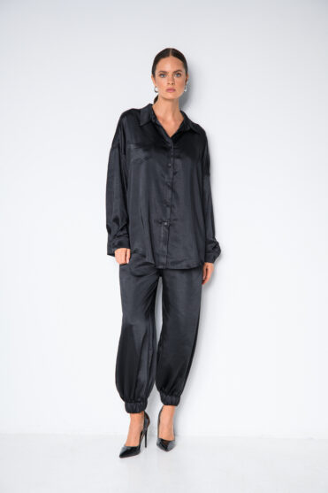 Czarne satynowe spodnie damskie balloon ze ściągaczem