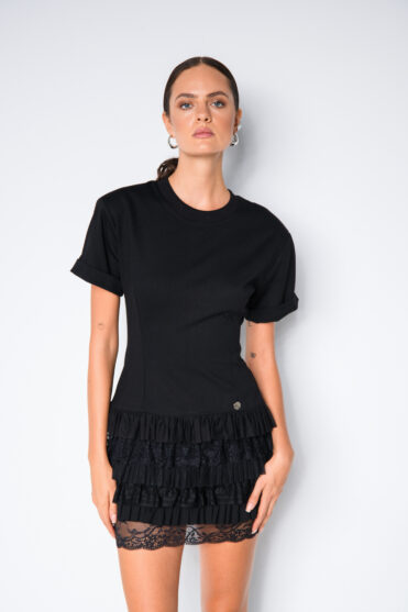 Czarna sukienka damska z koronkowo-tiulowymi falbanami