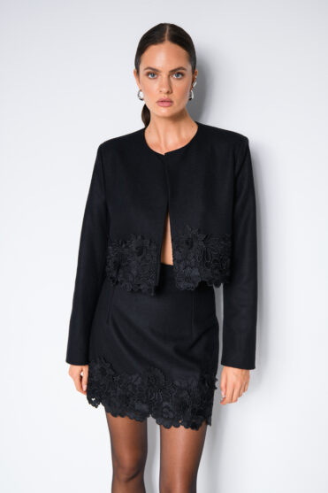 Czarna spódnica damska z koronką