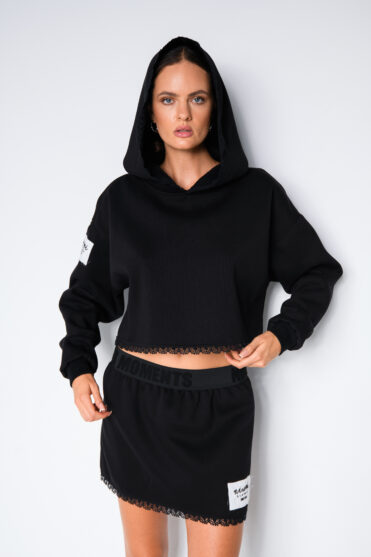 Czarna bluza dresowa z kapturem na jesień