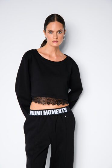 Czarna bluza damska z koronką