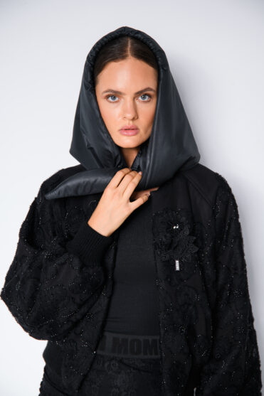 Czarny puchowy kaptur