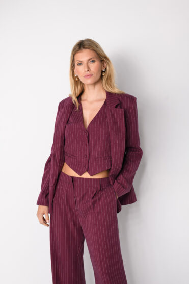 Bordowa kamizelka w paski