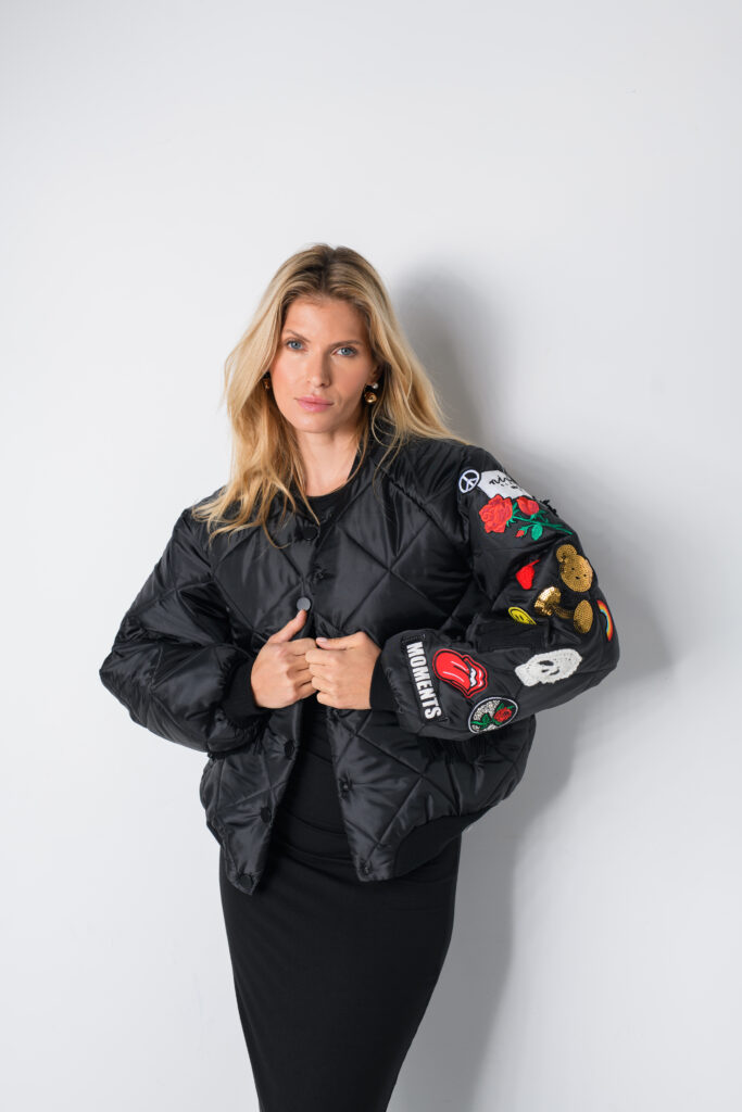 kurtka bomberka damska z naszywkami