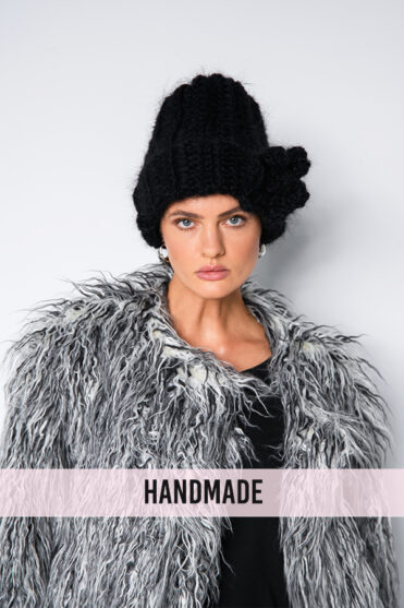 Czarna czapka damska handmade