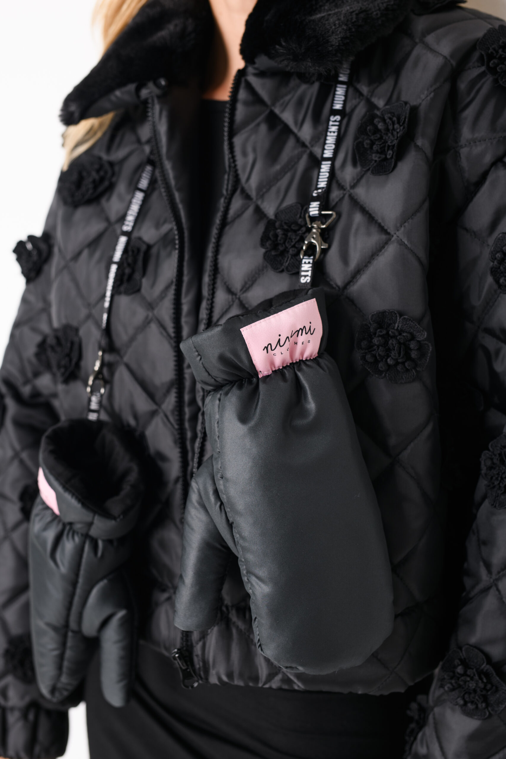 Czarne puchowe rękawiczki