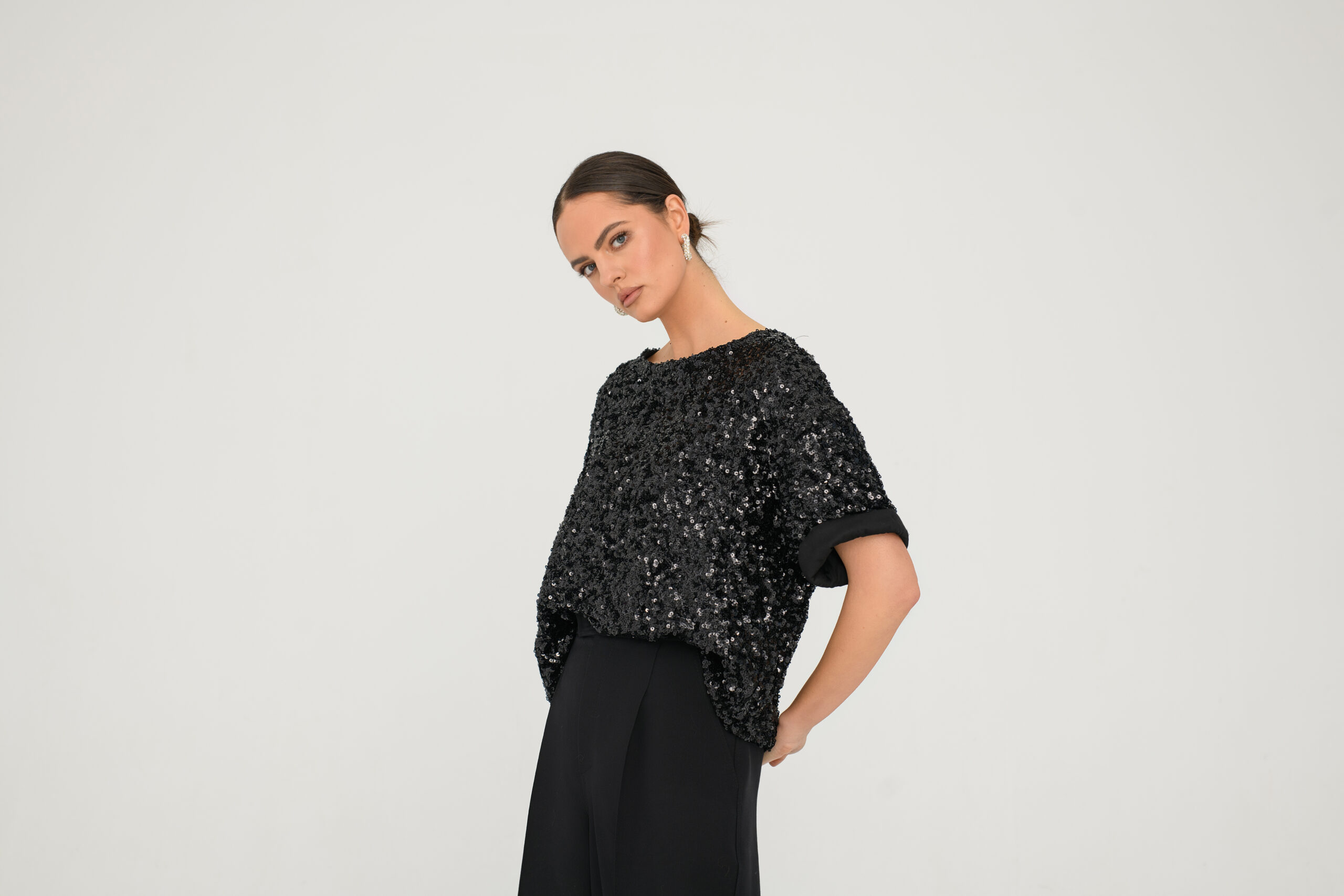 Jak ubrać się na wigilię firmową? Propozycje świątecznych stylizacji dla kobiet od Niumi!