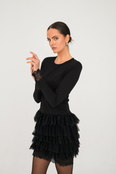 Czarna sukienka z falbanami