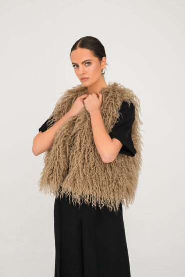 Kamizelka na jesień w odcieniu beżowym