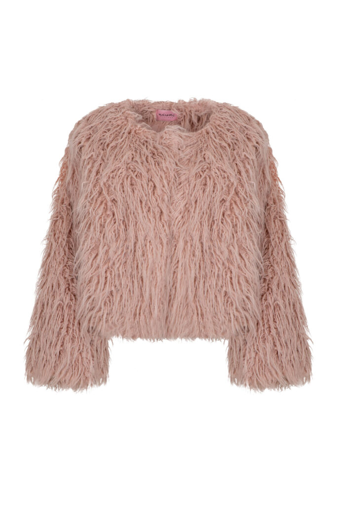 różowe futerko damskie