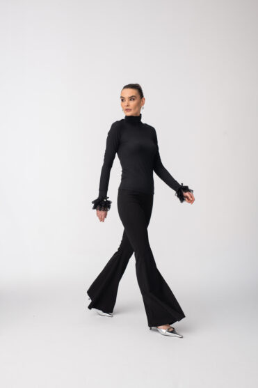 Czarne spodnie dzwony damskie