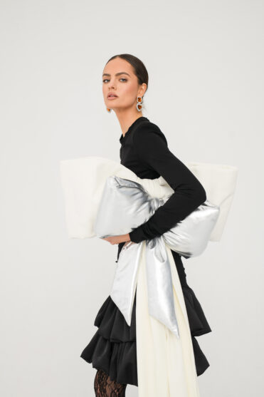 Świąteczna kokarda na choinkę w kolorze srebrnym