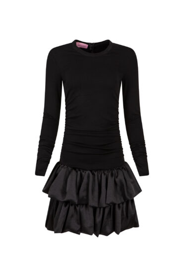 Czarna sukienka z falbanami na dole