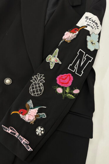 Limitowana marynarka z naszywkami