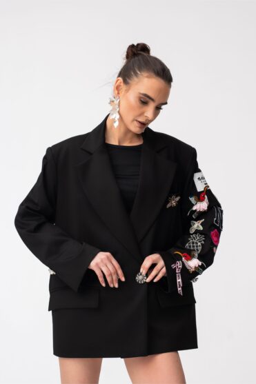 Limitowana marynarka z naszywkami