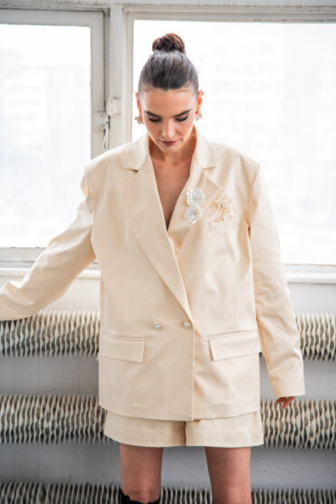 Satynowa marynarka damska ecru