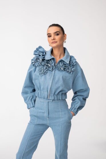 Jeansowa kurtka damska na wiosnę