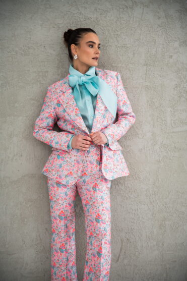 Jedwabna koszula na wiosnę z kokardą