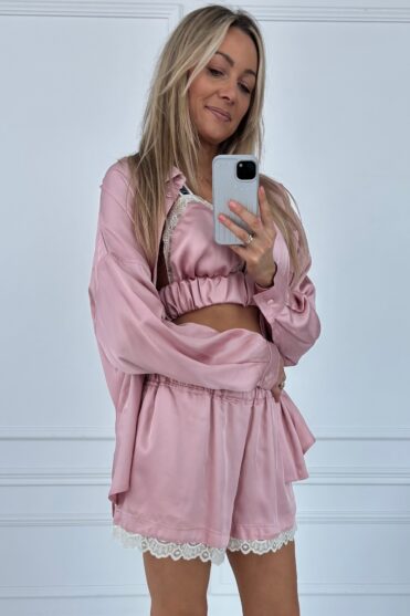 Satynowy top w różowym odcieniu