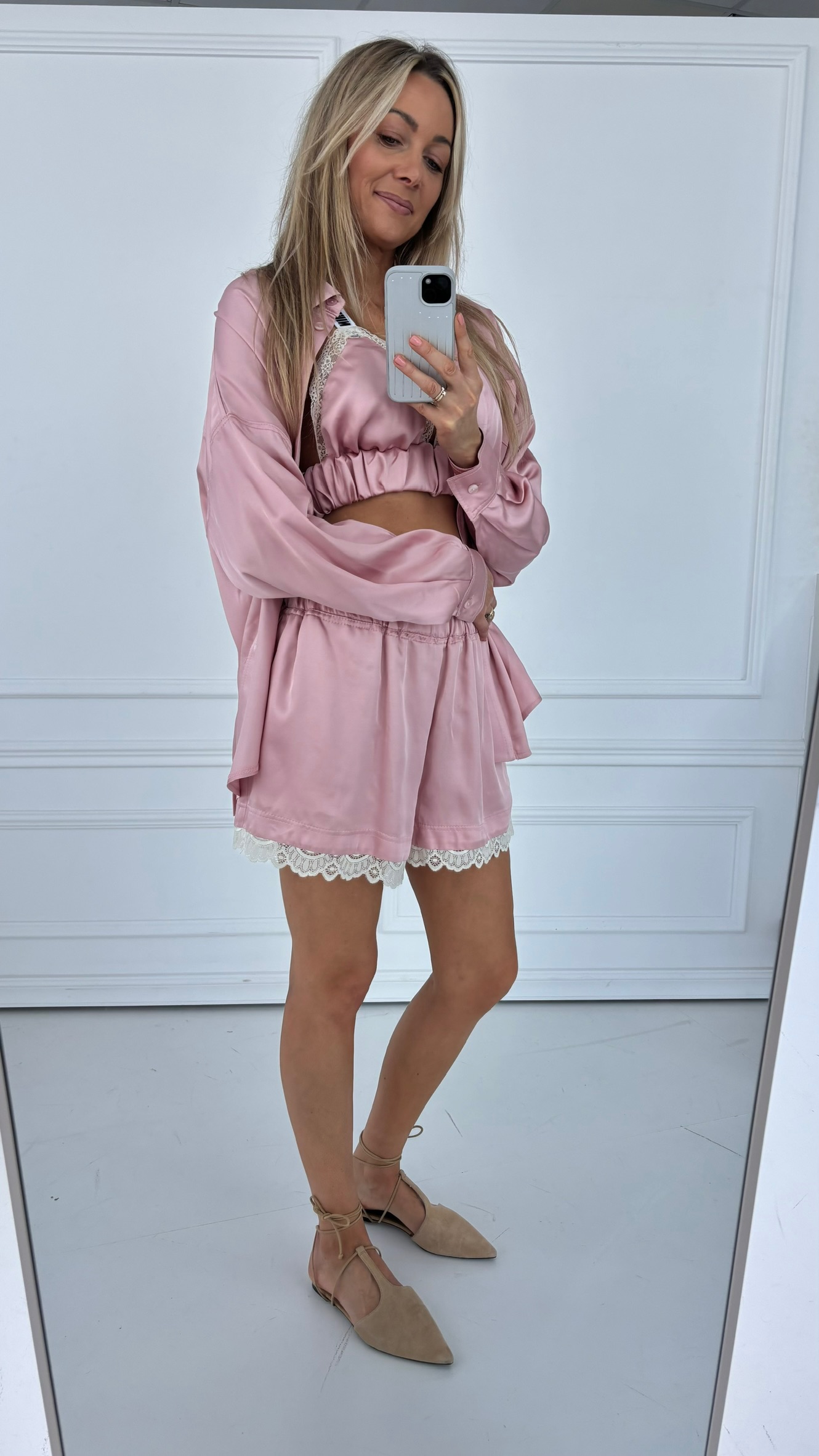 Satynowa koszula w różowym odcieniu