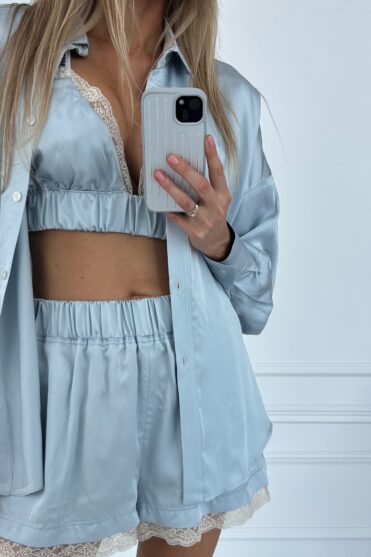 Satynowy top w niebieskim odcieniu