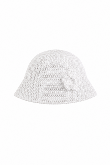 Biały kapelusz typu bucket