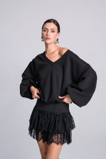 Czarna bluza oversize z dekoltem V