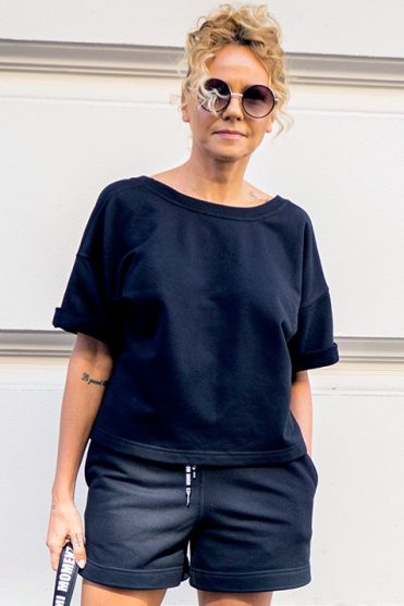 Bluza z krótkim rękawem w kolorze czarnym